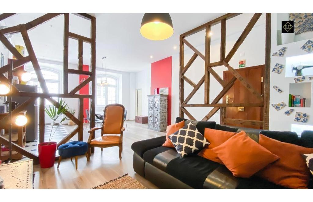 Cais Do Sodre - Nearby Pink Street, Time Out Market By Ld * Lissabon